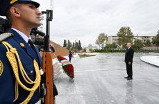 Президент Ильхам Алиев в связи с Днем памяти почтил минутой молчания память шехидов Отечественной войны (ФОТО)