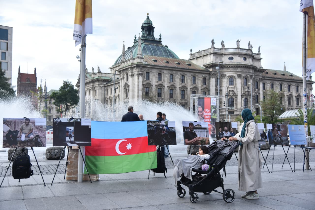 В Мюнхене открылась фотовыставка о жертвах мин в Азербайджане (ФОТО)