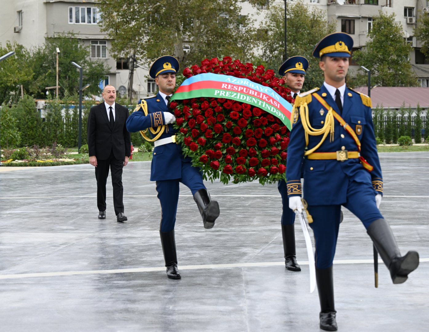 Президент Ильхам Алиев в связи с Днем памяти почтил минутой молчания память шехидов Отечественной войны (ФОТО)