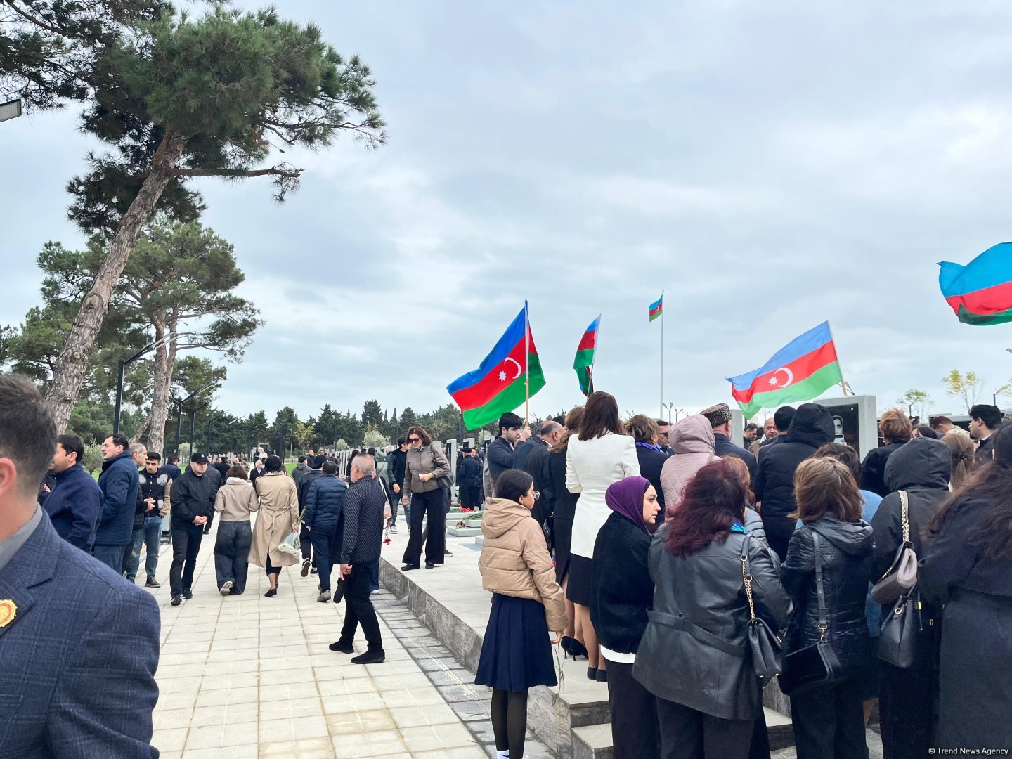Азербайджанский народ чтит память шехидов Отечественной войны (ФОТО)
