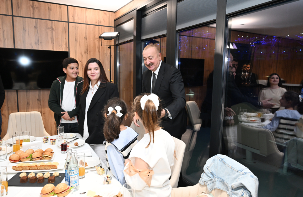 Президент Ильхам Алиев и Первая леди Мехрибан Алиева наблюдали за церемонией открытия III Игр стран СНГ (ФОТО)