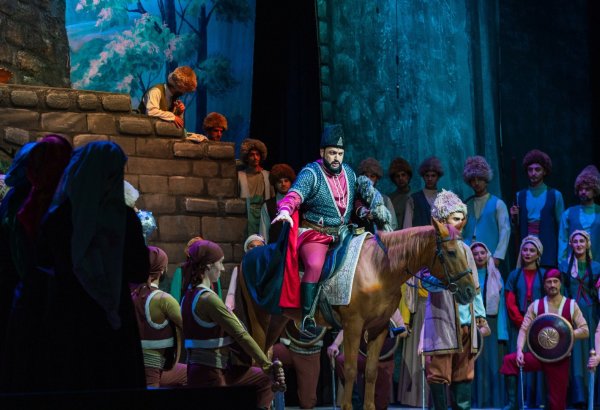 Торжественная церемония закрытия фестиваля Узеира Гаджибейли ознаменовалась грандиозной оперой "Кёроглу" в новой постановке (ФОТО)