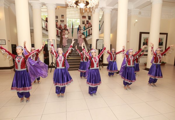 В Баку прошло красочное детское музыкальное шествие (ФОТО)