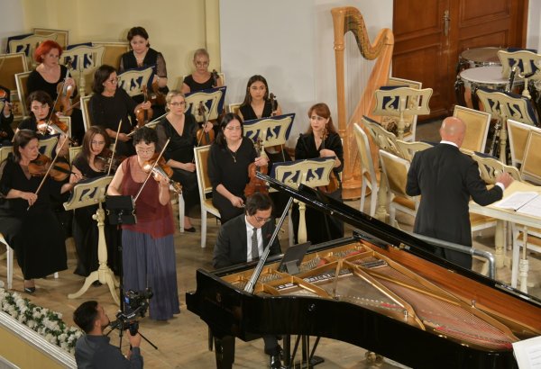 В Баку выступили именитые музыканты из США и Южной Кореи (ФОТО)