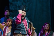 Торжественная церемония закрытия фестиваля Узеира Гаджибейли ознаменовалась грандиозной оперой "Кёроглу" в новой постановке (ФОТО)