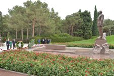 Польские парламентарии посетили могилу великого лидера Гейдара Алиева и Аллею шехидов (ФОТО)
