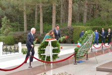 Польские парламентарии посетили могилу великого лидера Гейдара Алиева и Аллею шехидов (ФОТО)