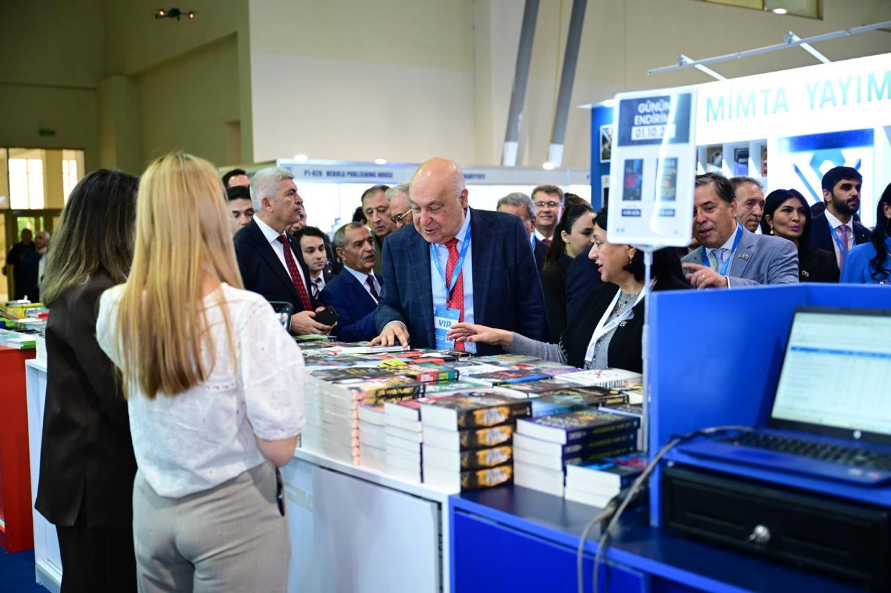 Месси и Роналду.... Состоялось открытие XI Бакинской международной книжной ярмарки (ФОТО)