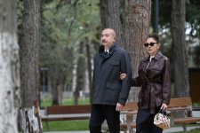 Президент Ильхам Алиев и Первая леди Мехрибан Алиева приняли участие в открытии нового парка в Наримановском районе Баку (ФОТО)