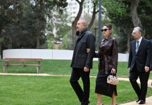 Президент Ильхам Алиев и Первая леди Мехрибан Алиева приняли участие в открытии нового парка в Наримановском районе Баку (ФОТО)