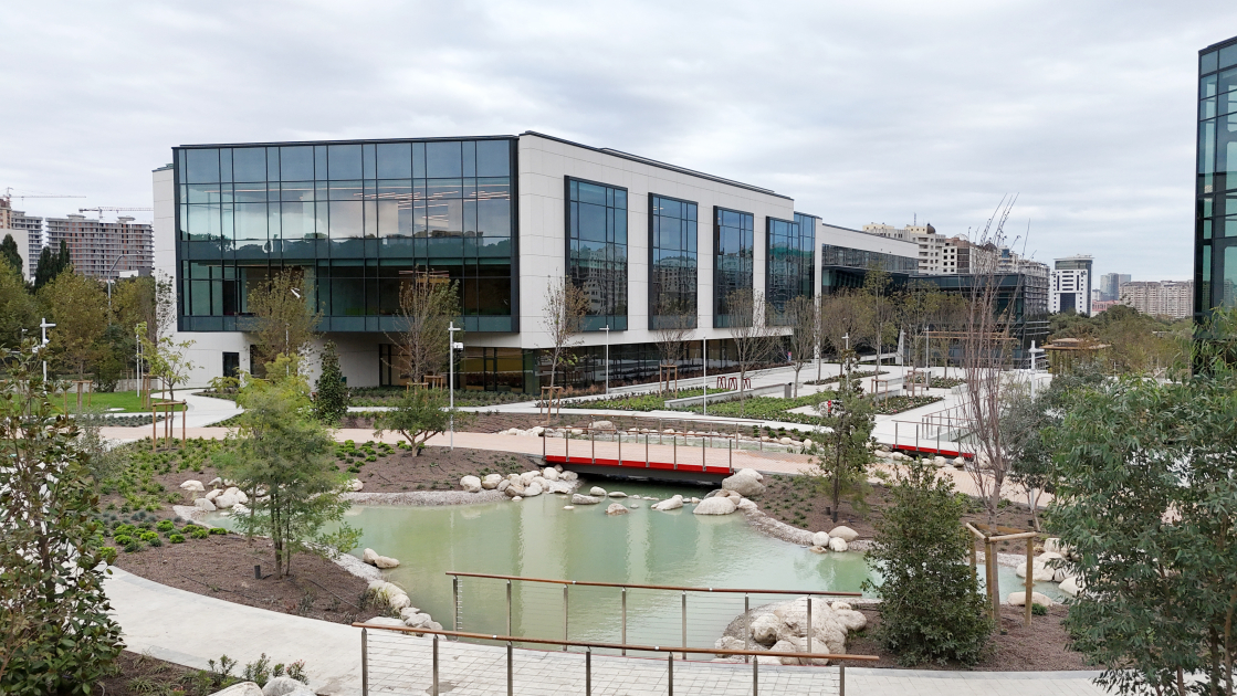 Президент Ильхам Алиев, Первая леди Мехрибан Алиева и Президент Серджо Маттарелла приняли участие в открытии первых учебных корпусов Итало-Азербайджанского университета в Баку (ФОТО/ВИДЕО)