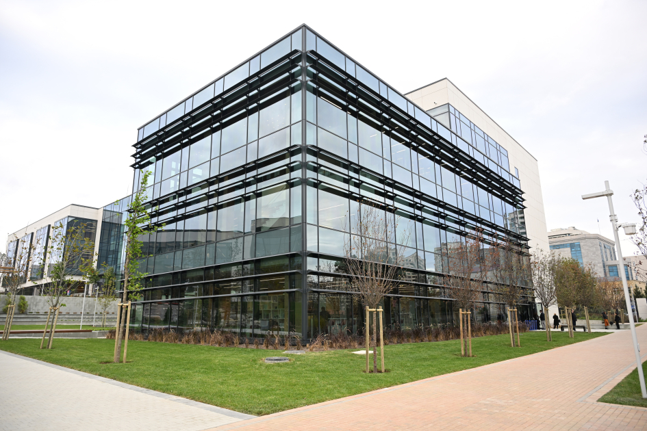 Президент Ильхам Алиев, Первая леди Мехрибан Алиева и Президент Серджо Маттарелла приняли участие в открытии первых учебных корпусов Итало-Азербайджанского университета в Баку (ФОТО/ВИДЕО)