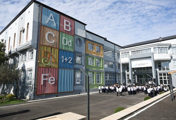 Фонд Гейдара Алиева сдал в пользование после капитального ремонта и реконструкции здание школы в Хатаинском районе (ФОТО/ВИДЕО)