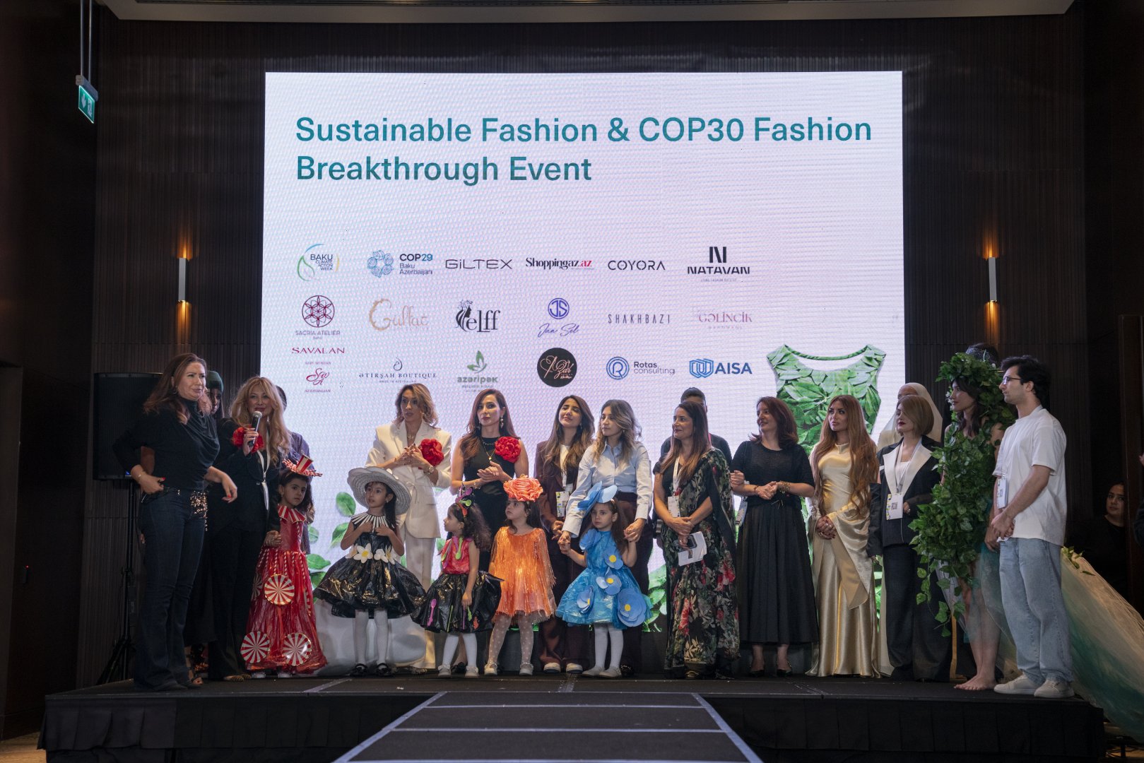 В Баку представлено Sustainable Fashion Show - креатив и экологические ценности в современной моде (ФОТО)