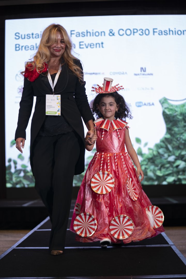В Баку представлено Sustainable Fashion Show - креатив и экологические ценности в современной моде (ФОТО)