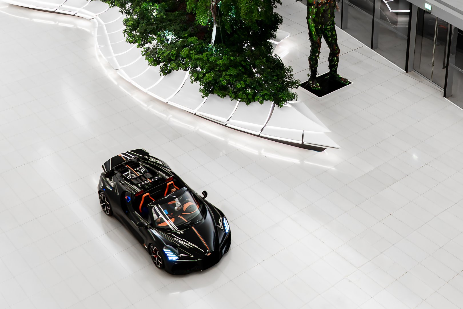BUGATTI MISTRAL – самый быстрый родстер в мире теперь в Азербайджане (ФОТО)