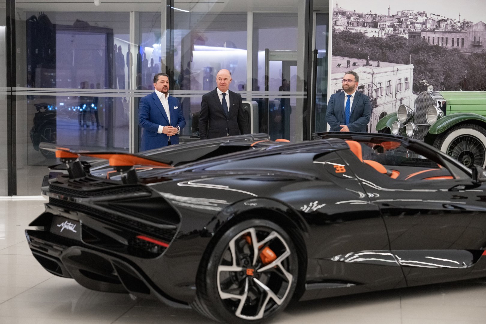 BUGATTI MISTRAL – самый быстрый родстер в мире теперь в Азербайджане (ФОТО)