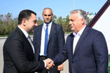 Премьер-министр Венгрии прибыл в Габалу для участия в саммите ОТГ (ФОТО)