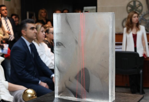 В Бакинском Доме фотографии открылась выставка, посвящённая болезни Альцгеймера (ФОТО)