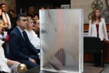 В Бакинском Доме фотографии открылась выставка, посвящённая болезни Альцгеймера (ФОТО)