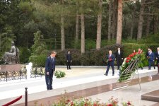 Председатель парламента Хорватии посетил могилу великого лидера и Аллею шехидов (ФОТО)