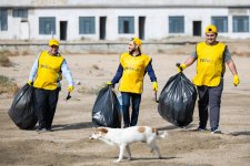 Команда Yelo провела экологическую акцию на пляже Мардакян (ФОТО)