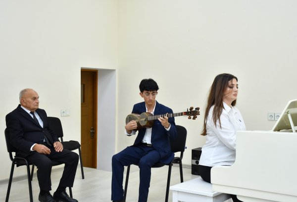 С участием выдающегося тариста Вамига Мамедалиева стартовал цикл мастер-классов известных деятелей культуры (ФОТО)