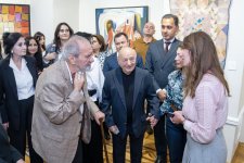 Ностальгия и чувства старого бакинца Арифа Алескерова - на открытии потрясающей экспозиции (ФОТО)