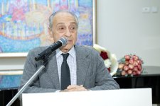 Ностальгия и чувства старого бакинца Арифа Алескерова - на открытии потрясающей экспозиции (ФОТО)