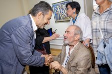 Ностальгия и чувства старого бакинца Арифа Алескерова - на открытии потрясающей экспозиции (ФОТО)