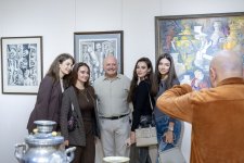 Ностальгия и чувства старого бакинца Арифа Алескерова - на открытии потрясающей экспозиции (ФОТО)