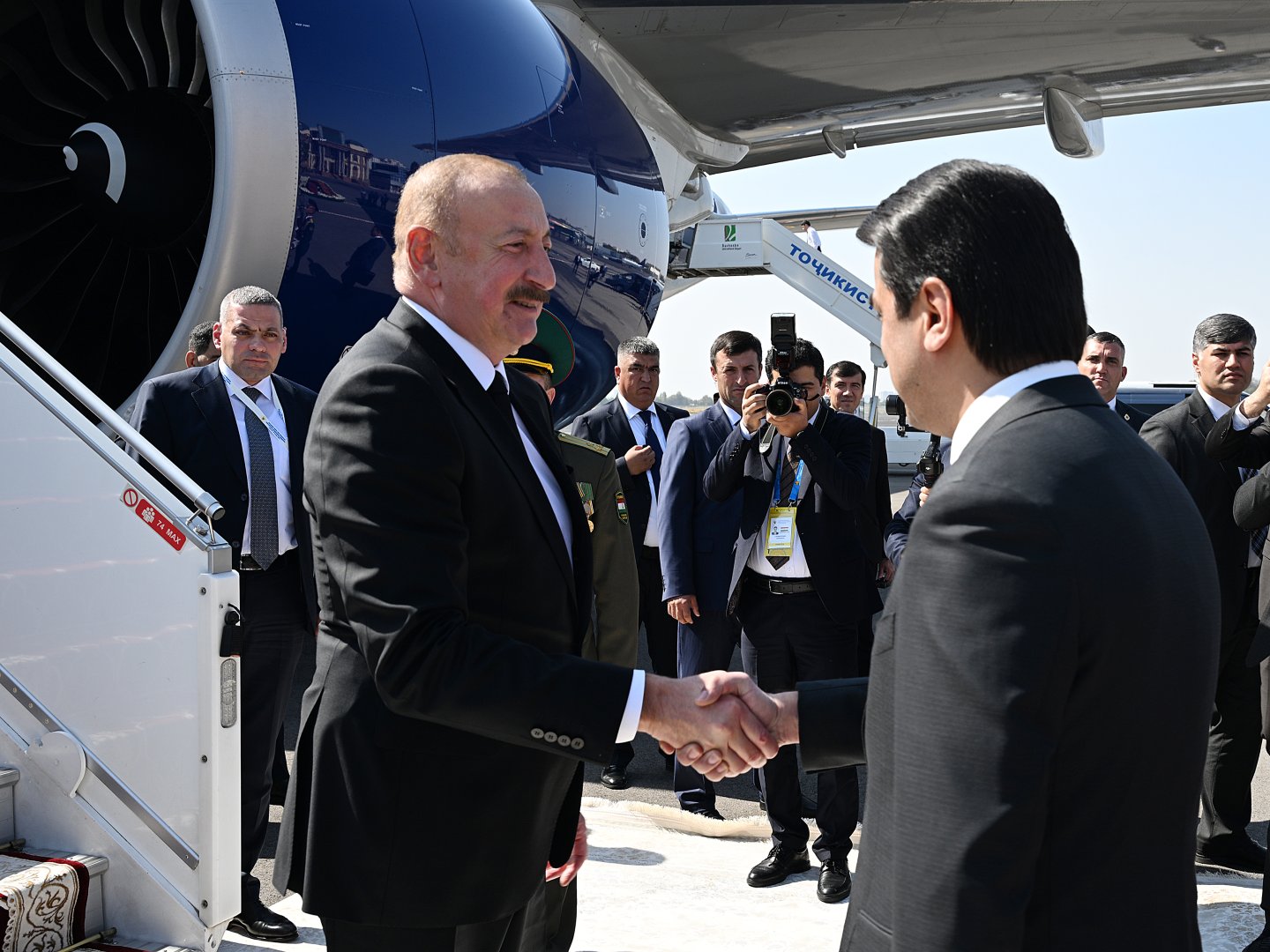 Президент Ильхам Алиев прибыл с визитом в Таджикистан (ФОТО)