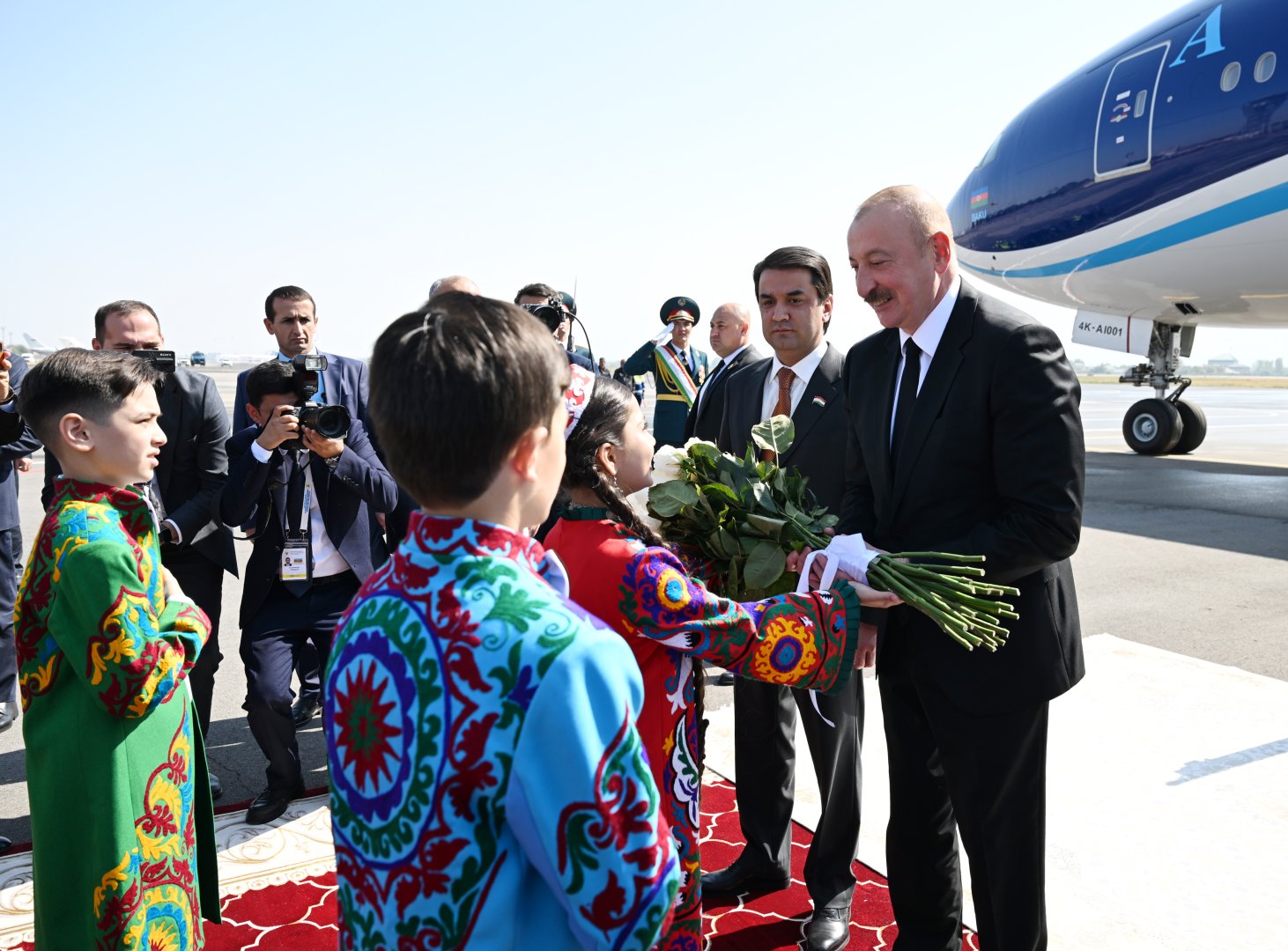 Президент Ильхам Алиев прибыл с визитом в Таджикистан (ФОТО)