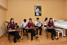 С участием выдающегося тариста Вамига Мамедалиева стартовал цикл мастер-классов известных деятелей культуры (ФОТО)