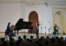 Как на побережье Каспия в Баку шепчутся волны… (ФОТО)