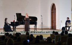Как на побережье Каспия в Баку шепчутся волны… (ФОТО)