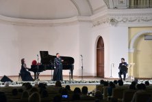 Как на побережье Каспия в Баку шепчутся волны… (ФОТО)