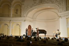 Как на побережье Каспия в Баку шепчутся волны… (ФОТО)