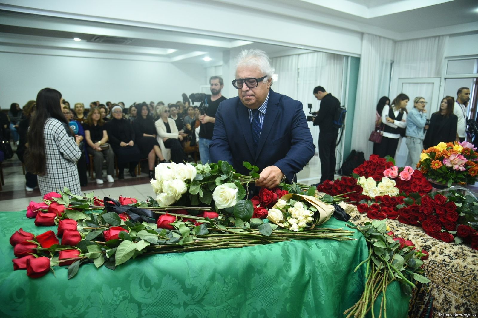 В Баку прошла церемония прощания с народной артисткой Азербайджана Аминой Юсифгызы - обновлено (ФОТО)