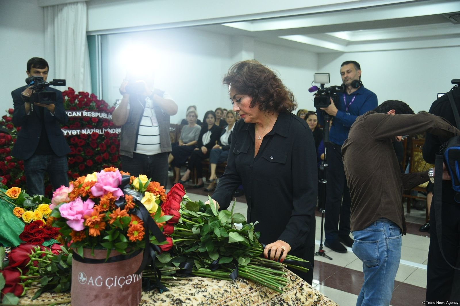 В Баку прошла церемония прощания с народной артисткой Азербайджана Аминой Юсифгызы - обновлено (ФОТО)