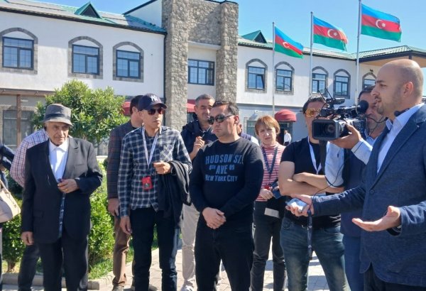 Участники международной конференции совершили намаз в Зангиланской мечети (ФОТО)