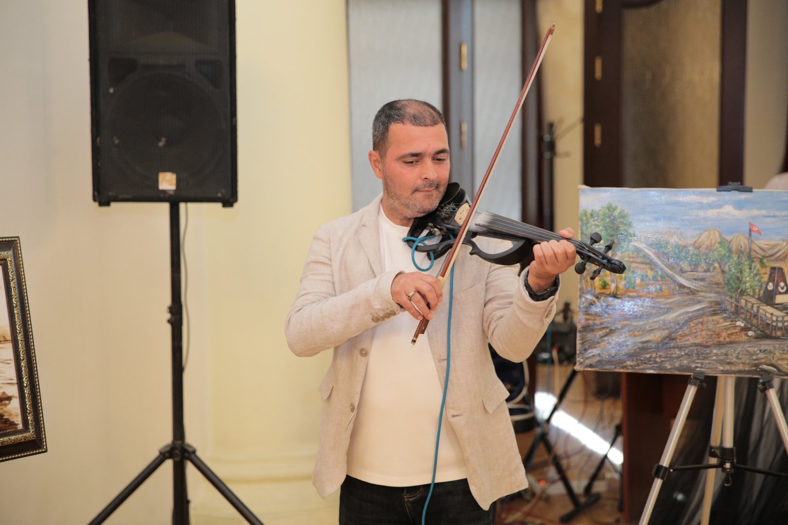 Палитра времени в Мардакане: одна художница - тысяча чувств (ФОТО)
