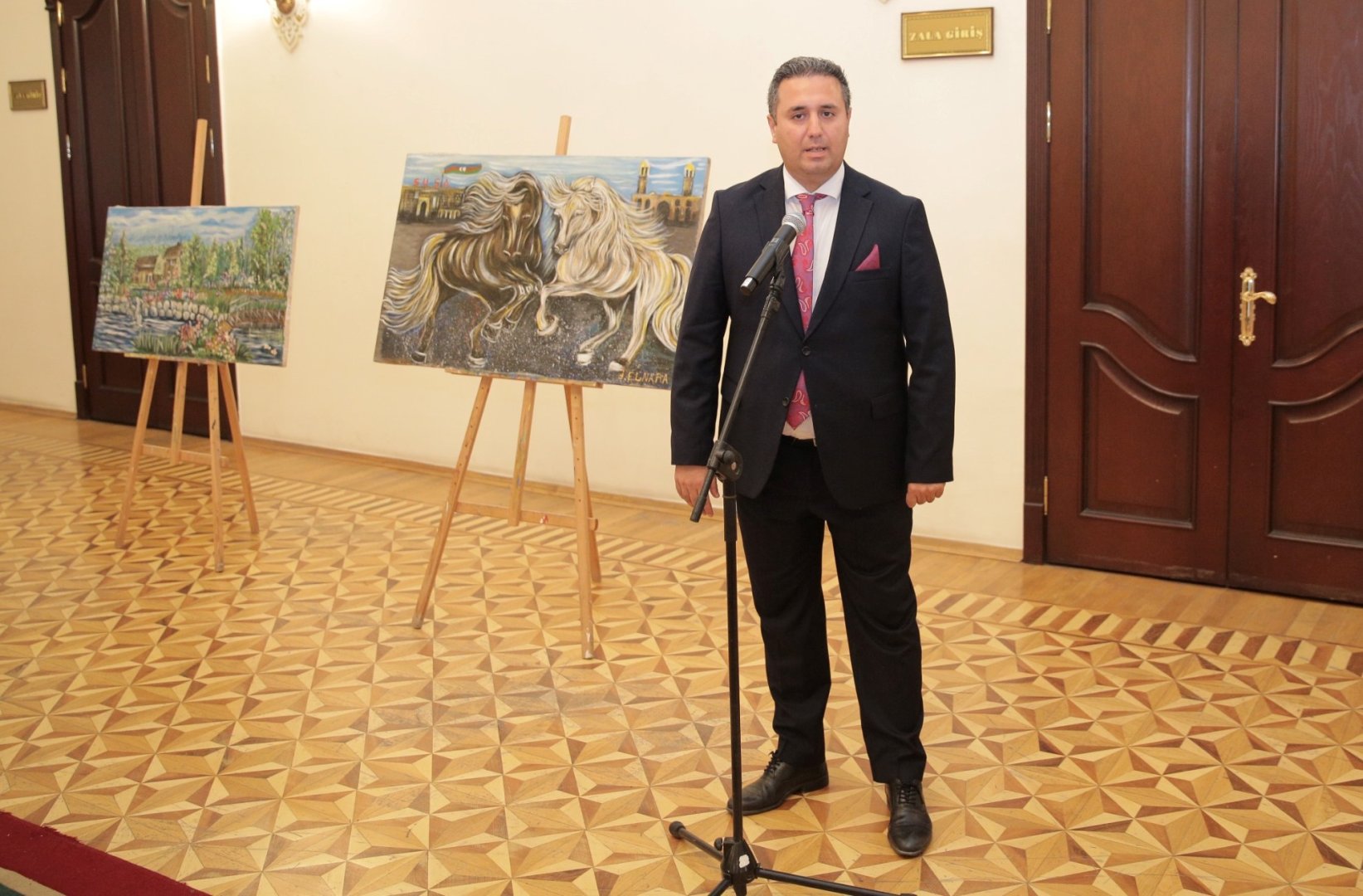 Палитра времени в Мардакане: одна художница - тысяча чувств (ФОТО)