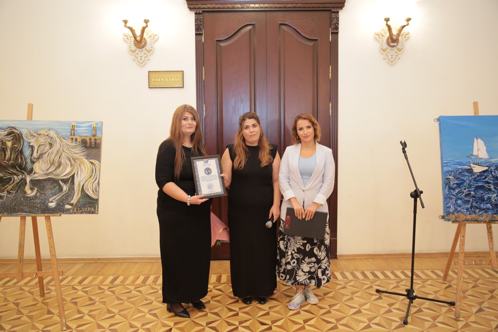 Палитра времени в Мардакане: одна художница - тысяча чувств (ФОТО)