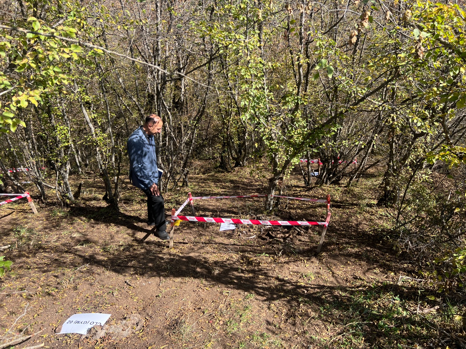 Сотрудники аппарата омбудсмена провели расследование на месте массового захоронения в Агдере (ФОТО)