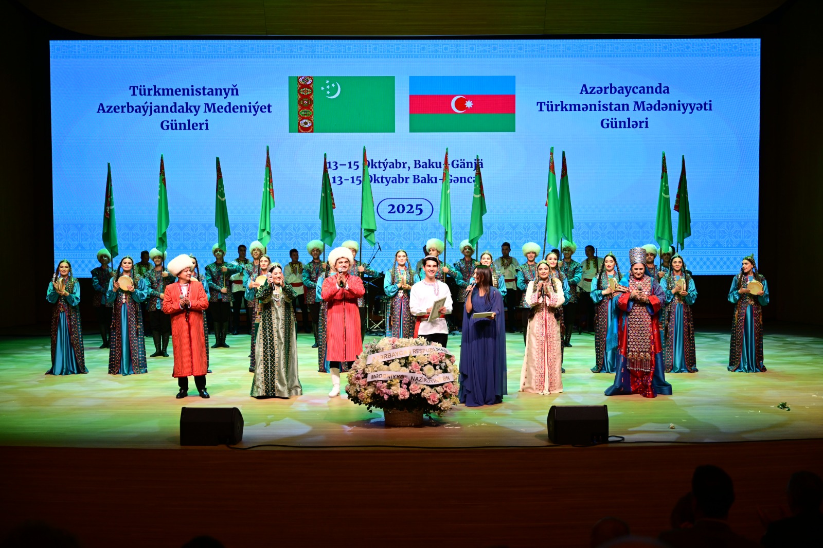 В Баку состоялось торжественное открытие Дней культуры Туркменистана -национальные костюмы, ювелирные украшения, концерт (ФОТО)