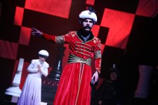 Юбилей писателя Ильгара Фахми отметили спектаклем о периоде расцвета Сефевидской империи (ФОТО)