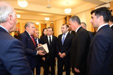 В Национальной библиотеке Азербайджана открыт "Уголок литературы Туркменистана" (ФОТО)