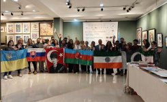 В Центре искусств "Хатаи" открылся международный фестиваль акварели (ФОТО)