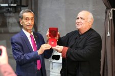 В Тбилиси с большим успехом прошел показ азербайджанского спектакля "Шюкрия" (ФОТО)